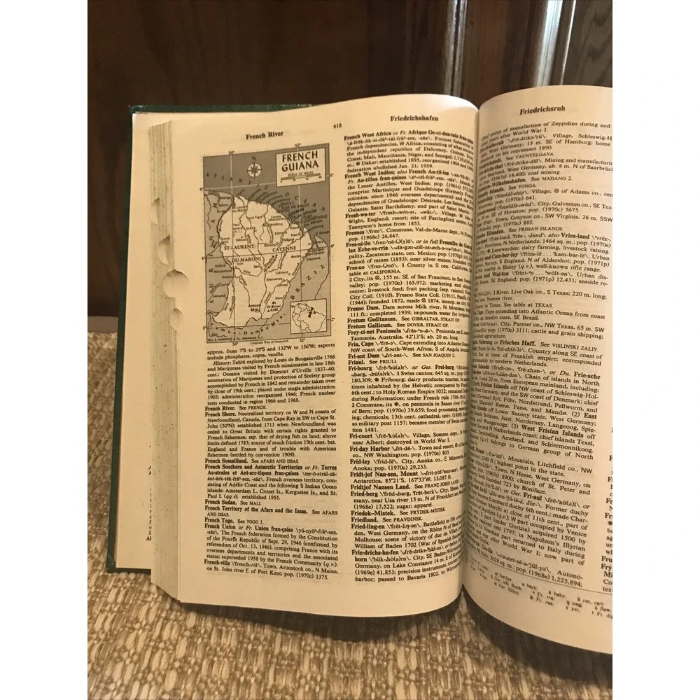 Websters New Geographical Dictionary A Merriam‎ Webster Vintage Book